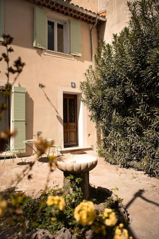 La Maison Du Bassin LʼIsle-sur-la-Sorgue المظهر الخارجي الصورة