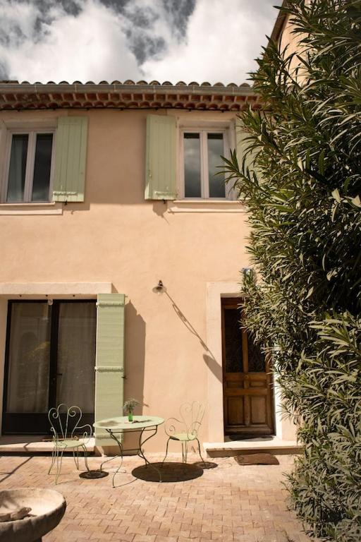 La Maison Du Bassin LʼIsle-sur-la-Sorgue المظهر الخارجي الصورة