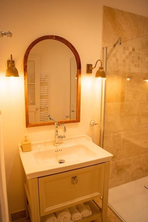 La Maison Du Bassin LʼIsle-sur-la-Sorgue المظهر الخارجي الصورة